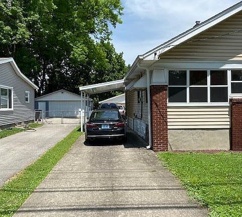 4th image of 1111 Hess Ln