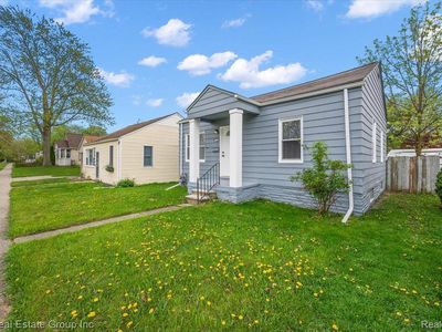 20040 E Eight Mile Rd, Harper Woods, MI, 48225