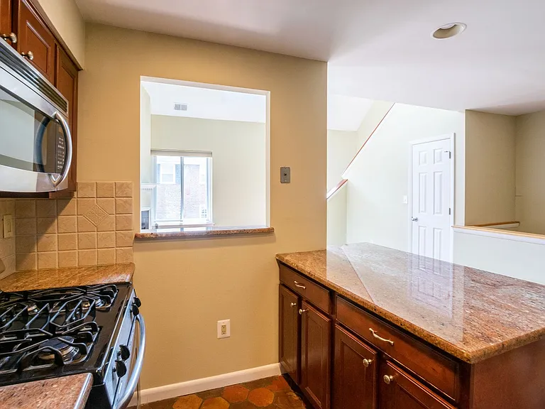 801 Addison St #B — Photo 9