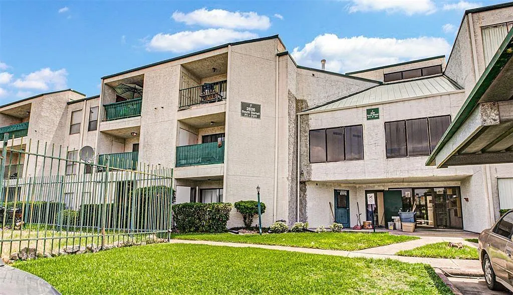 2 bed, 1.0 bath, 780 sqft, $1,100 — Photo 1