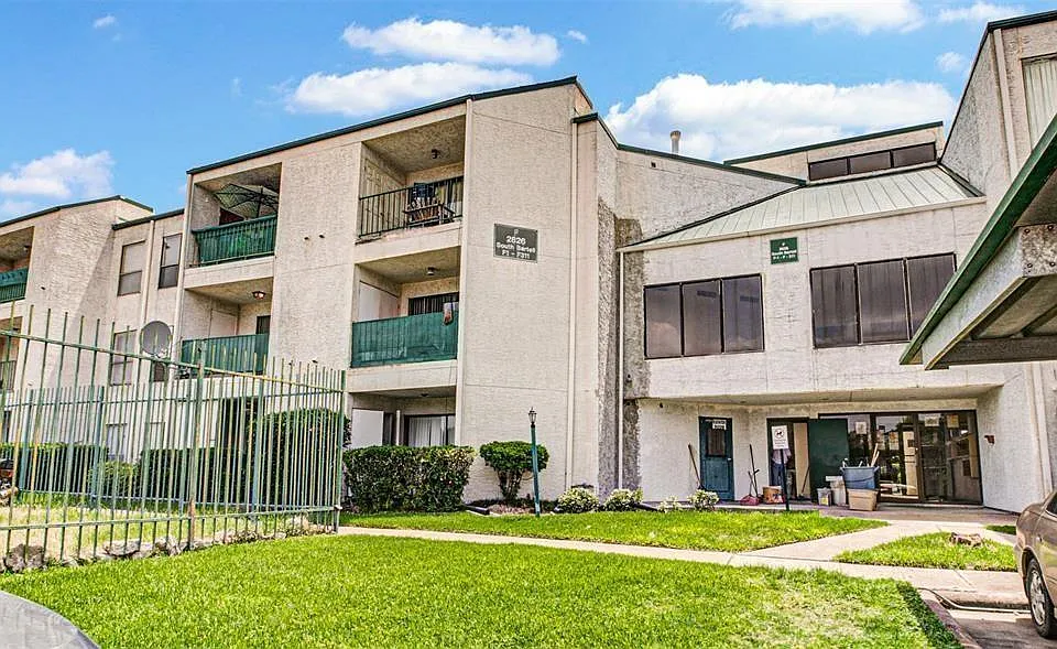 2826 S Bartell Dr #35
