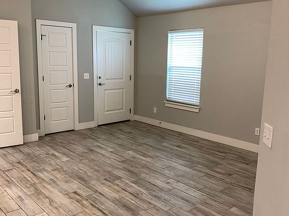 3rd image of 200 Woodbriar Rd