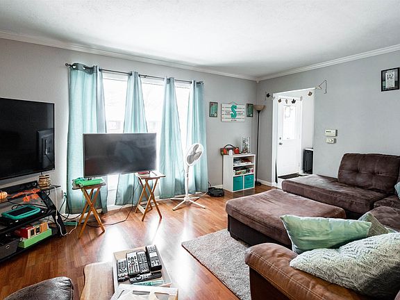 3rd image of 1488 Hampshire Dr