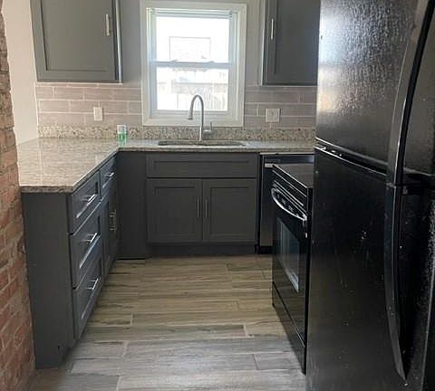 5th image of 402 Graham Ave #402