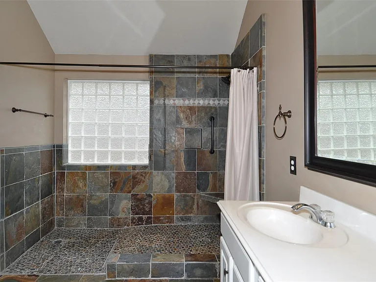 13607 Goldwater Ct — Photo 24