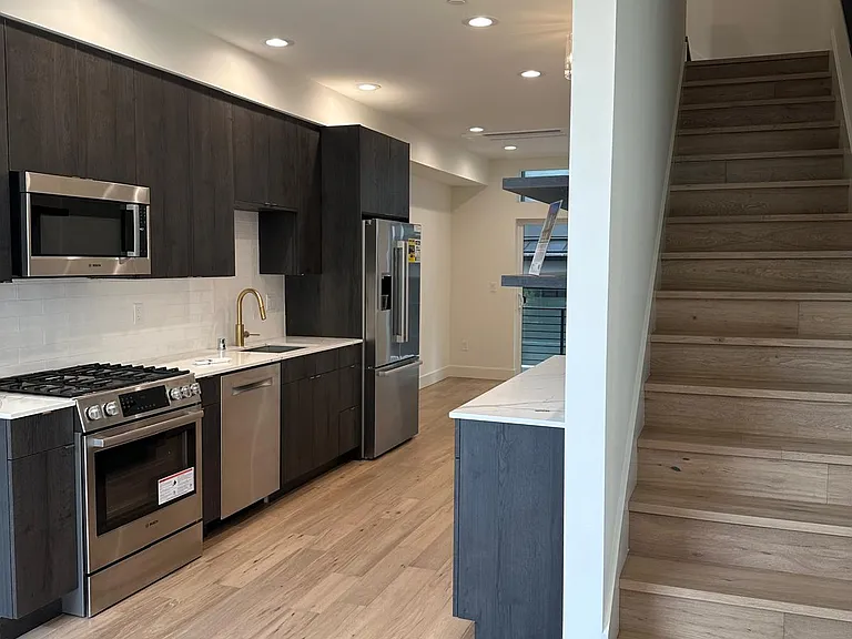 2615 44th Ave SW — Photo 2