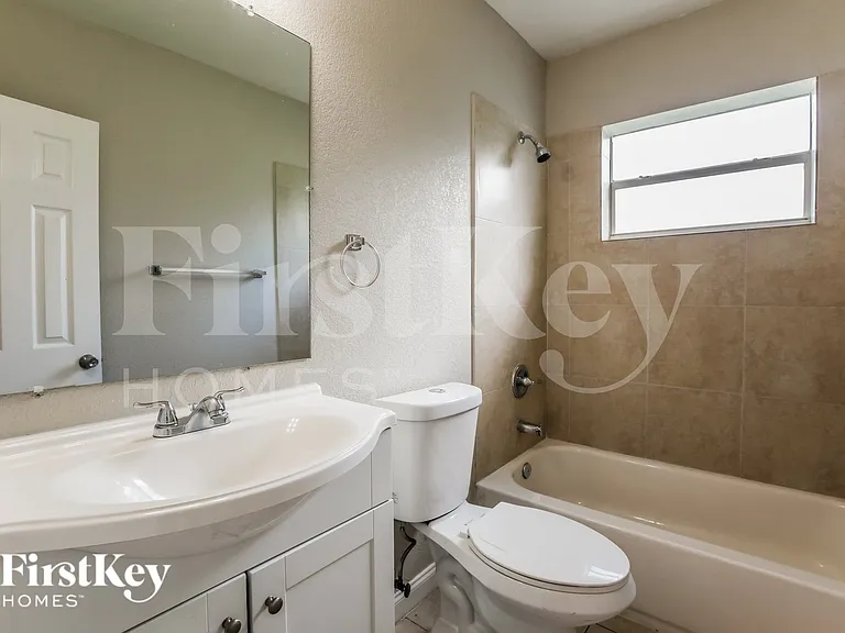 1250 NE 207th Ter — Photo 14
