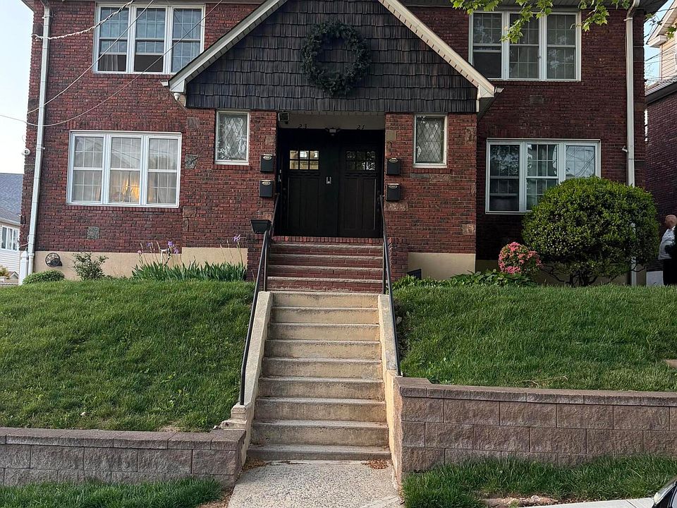 1st image of 21-23 Holbernt Ct