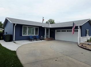 1118 E 33rd Dr, Kearney, NE 68847