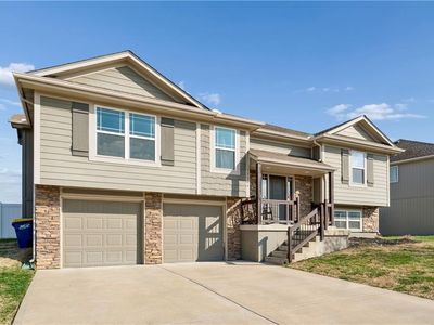 12204 E 214th St, Peculiar, MO, 64078