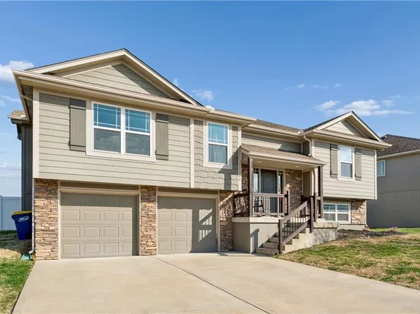 12204 E 214th St, Peculiar, MO 64078