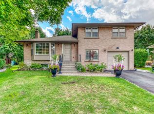 4 Haregate Ct, Toronto, ON M9R 3H5