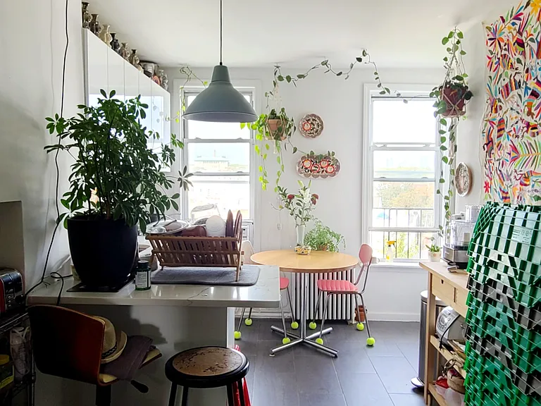 949 Grand St #2R — Photo 2