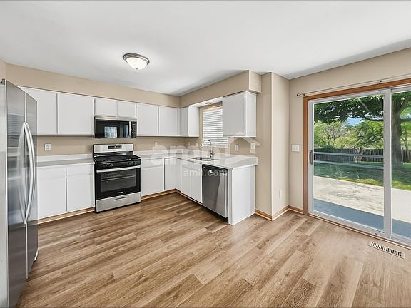 3rd image of 14233 S Hillsdale Ct