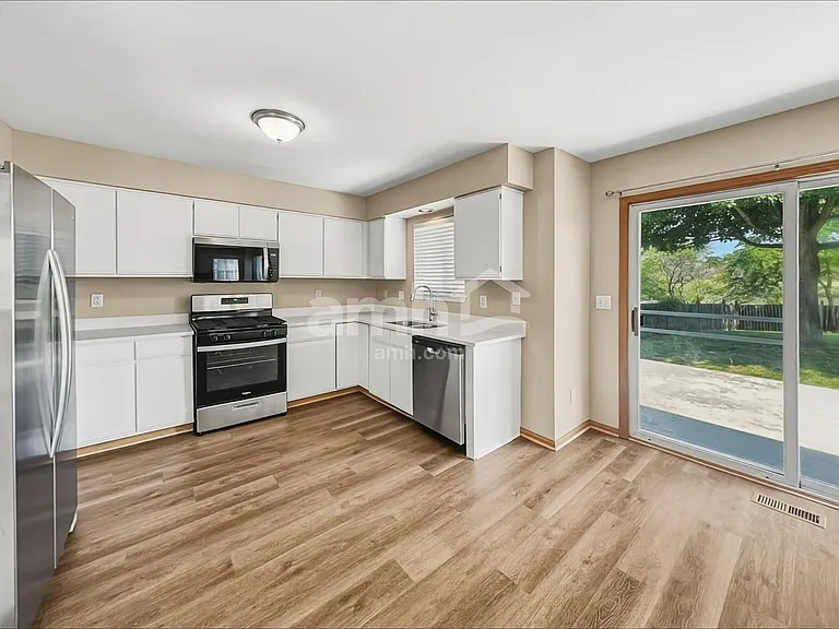 14233 S Hillsdale Ct — Photo 3