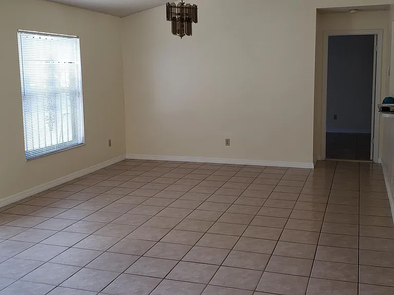 1315 SW Hebner Ave — Photo 3