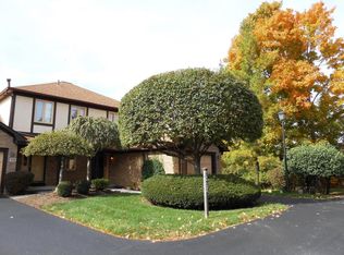 1596 Six Point Ct, Columbus, OH 43085