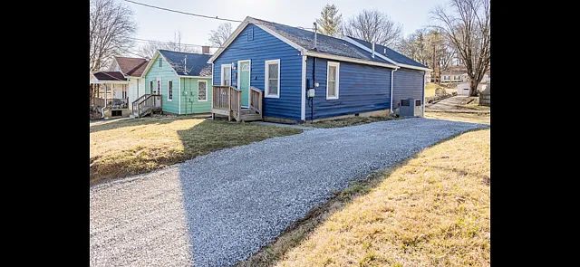 Little Blue House- 3 Bed/ 2 Bath in Heart of Westside Evansville — Photo 2