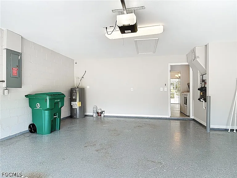 18522 Robinson Ave — Photo 30