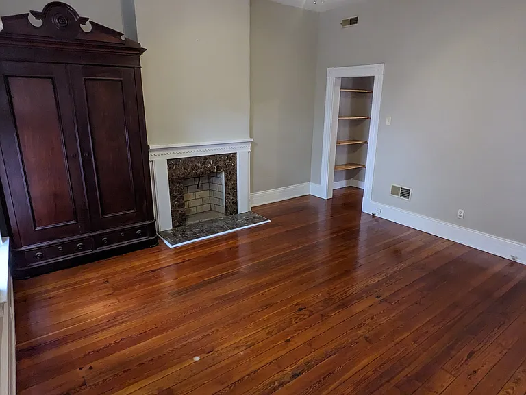 411 E 6th St #1 — Photo 8