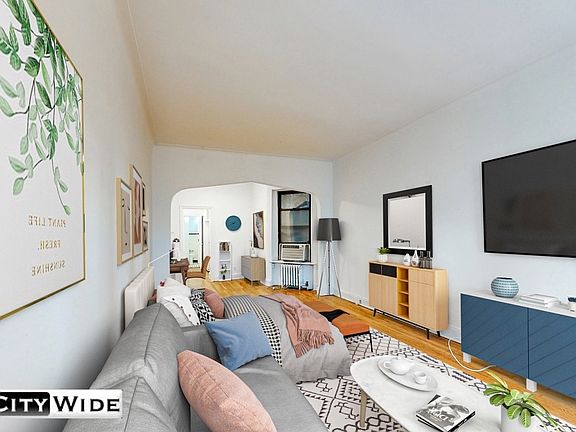 2nd image of 1075 1st Ave #3RE