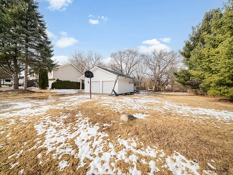 112 Liverpool Dr SE — Photo 36