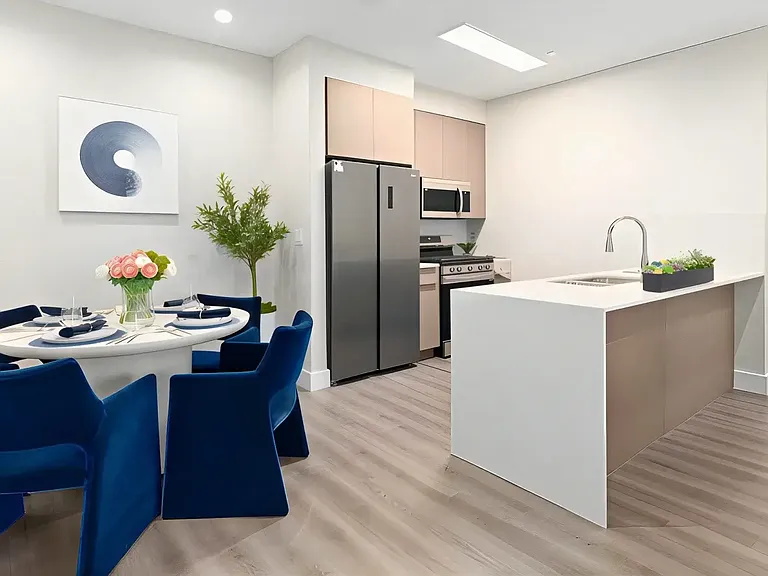 The Paragon Apartments — Photo 9