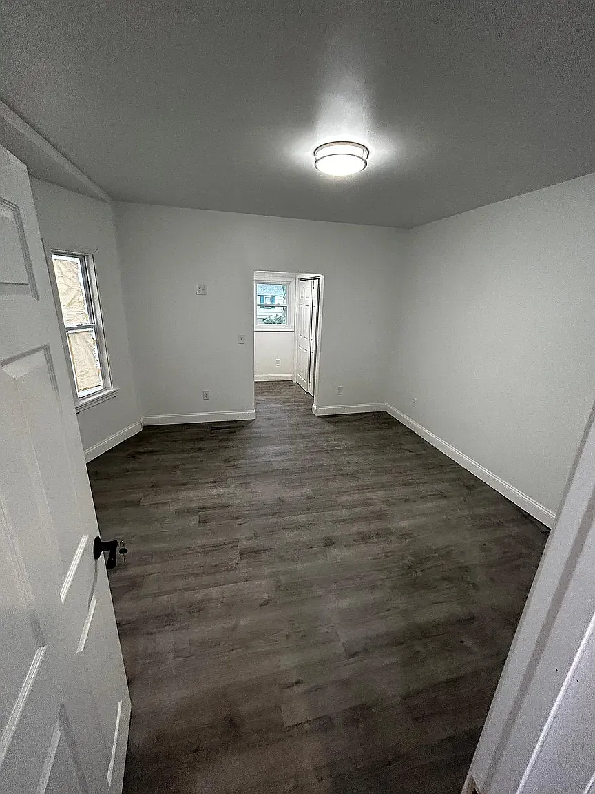 3 bed, 1100 sqft, $3,300 — Photo 1