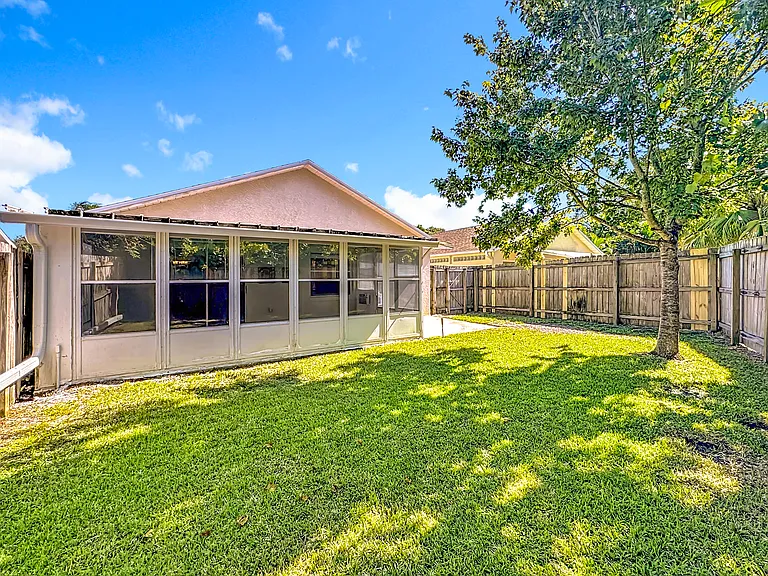 3033 Dunhill Dr — Photo 21