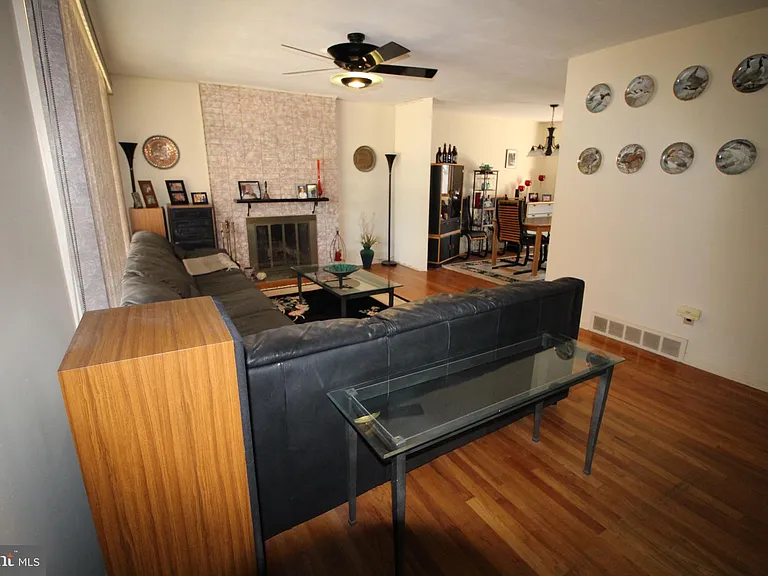 112 N Harvard Rd — Photo 10