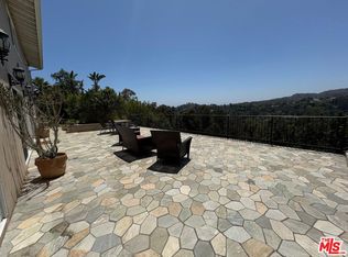 911 Teakwood Rd, Los Angeles, CA 90049
