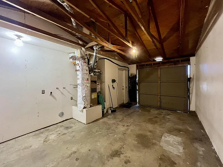 6816 Hemp Ct — Photo 18