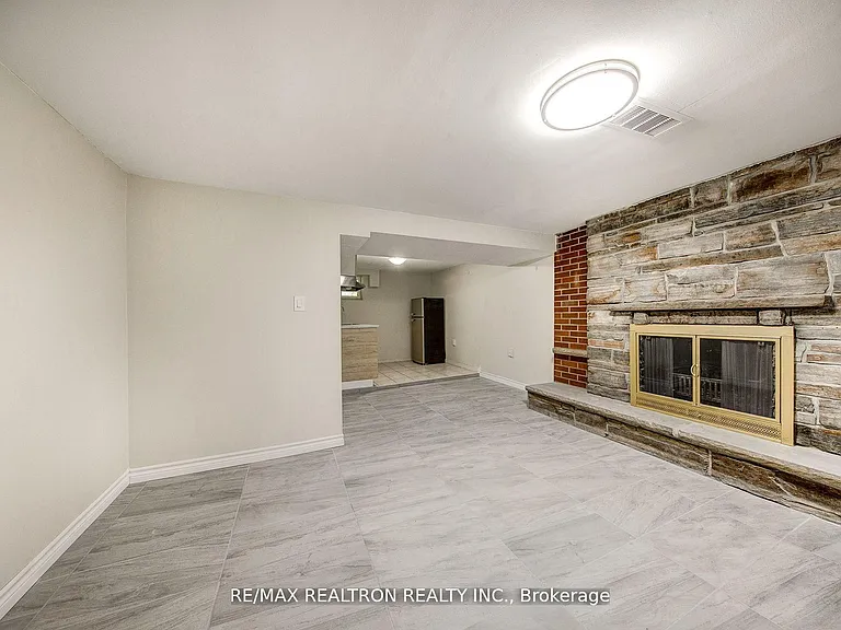 24 Highland Park Blvd — Photo 32