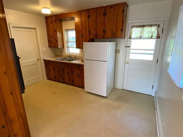 804 Saint James Cir — Photo 13