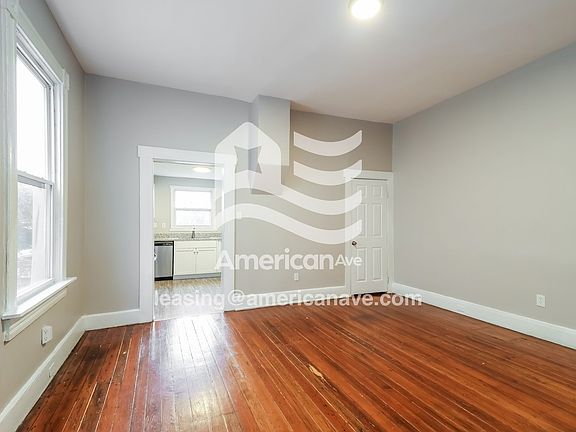 675061_002_wm_-_living_room_13351276.jpg