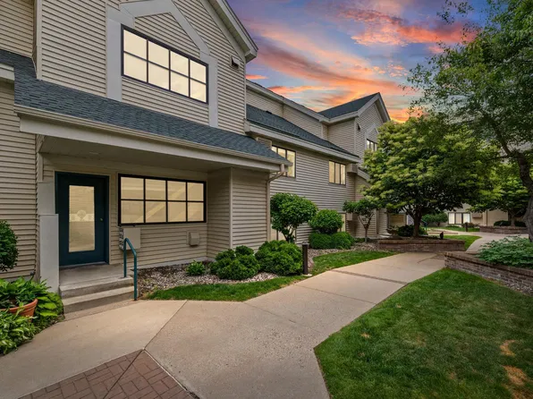 7618 York Ave S APT 1218, Edina, MN 55435