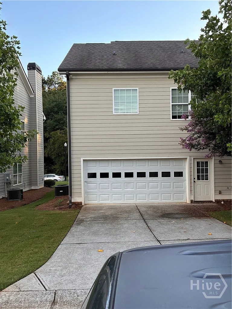 4 bed, 3.5 bath, 2020 sqft, $2,200 — Photo 2