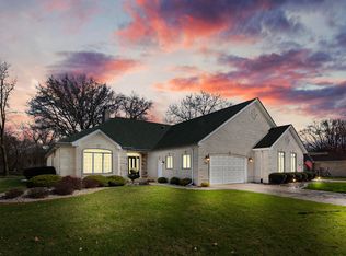 940 Troon Ct, Schererville, IN 46375