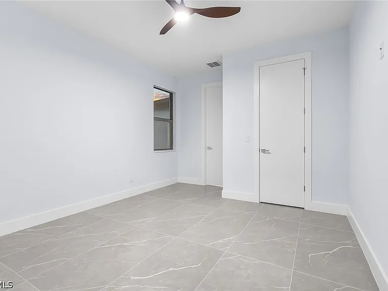 142 SW 33rd Pl — Photo 25