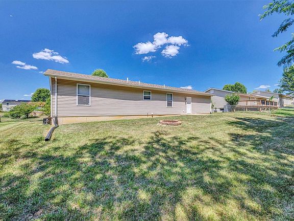 5th image of 1040 Sleepy Hollow Dr