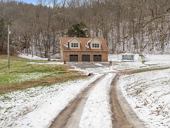3rd image of 7401 Burks Hollow Rd