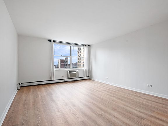 5th image of 3033 N Sheridan Rd APT 910