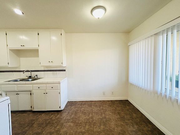 2nd image of 320 E Hyde Park Blvd APT 10