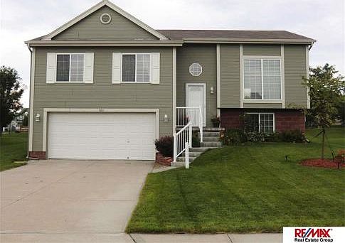 1st image of 903 Edgewater Dr