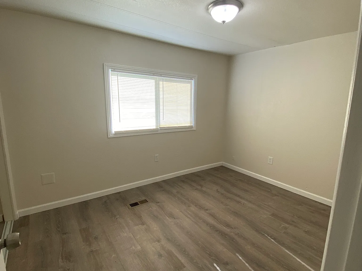 3 bed, 960 sqft, $1,800 — Photo 2