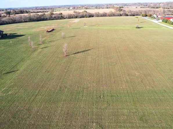 9548 W 207th St, Bucyrus, KS 66013