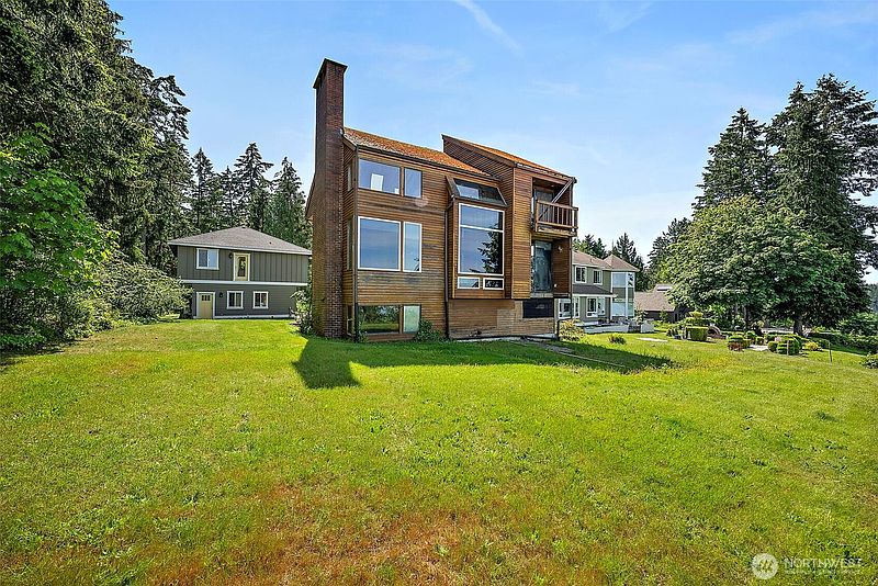 2nd image of 7544 Sandy Point Beach Road NE