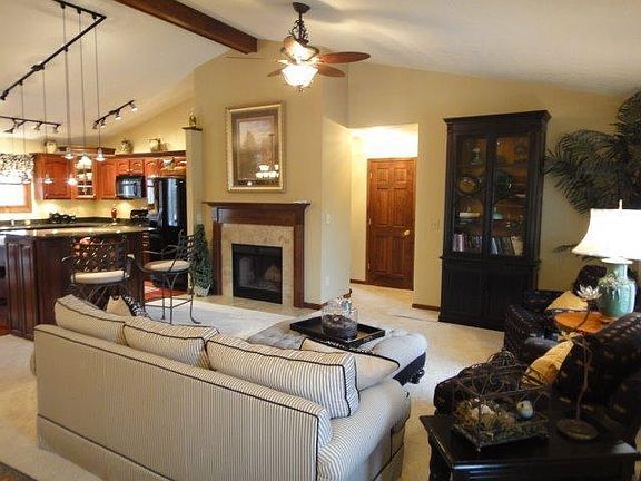 4th image of 4472 Belle Terrace Ln