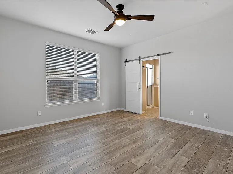 504 Teal Ln — Photo 10