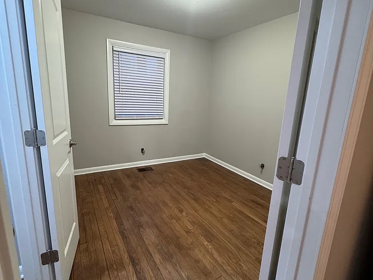 10187 N College Ave — Photo 7